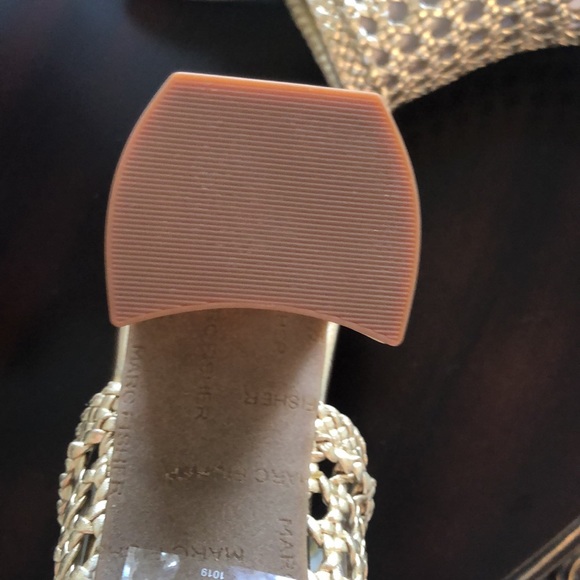 Beautiful Marc Fisher slides. Metallic gold, almost champagne color - Picture 7 of 7